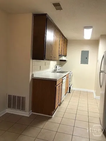 $1,075 | 370 Jockey Club Drive, Athens, GA 30605