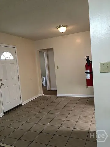 $1,075 | 370 Jockey Club Drive, Athens, GA 30605