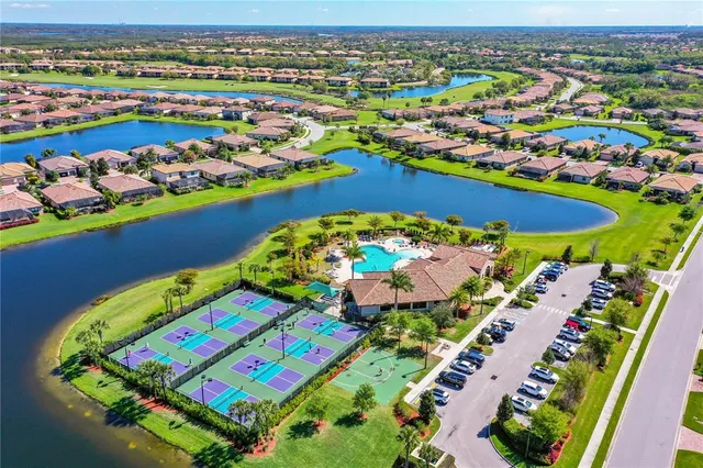 $385,000 | 7149 River Hammock Drive, Unit 101, Bradenton, FL 34212