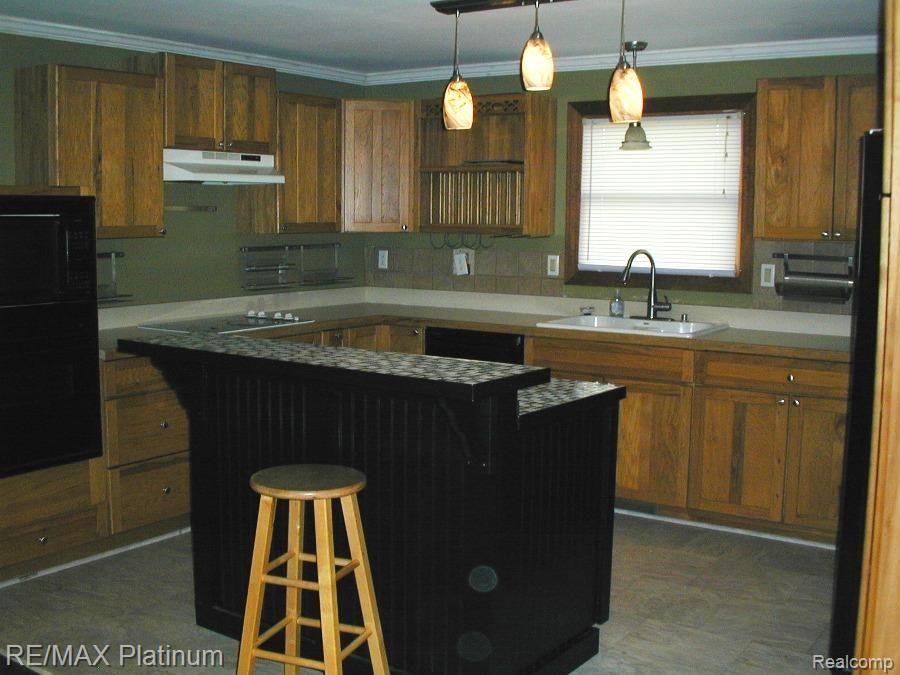 8388 Oak Grove Road Howell, MI 48855 - Photo 4 of 9 Kitchen