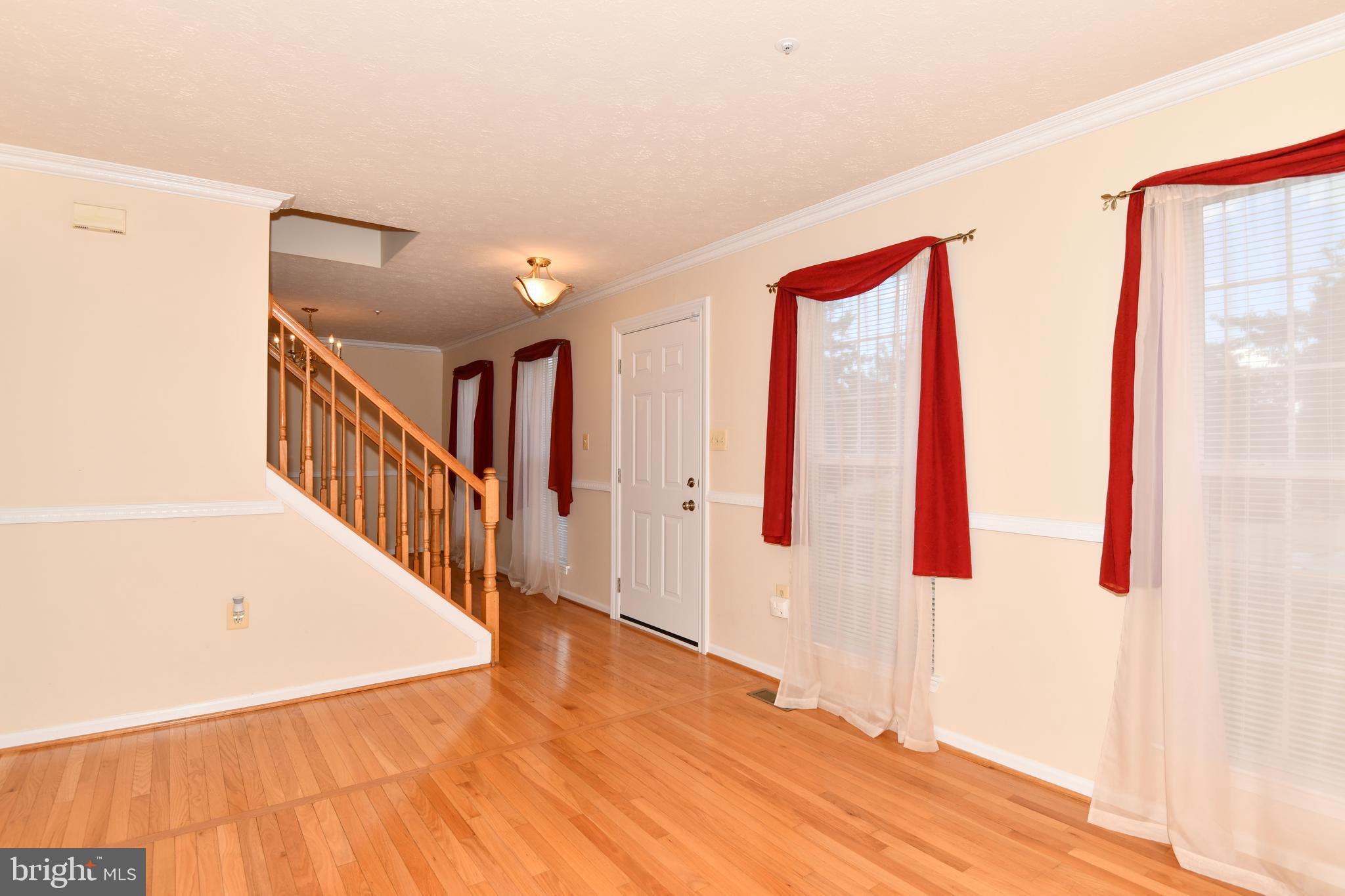 7104 Friendship Road Clinton, MD 20735 - Photo 21 of 29 Living room