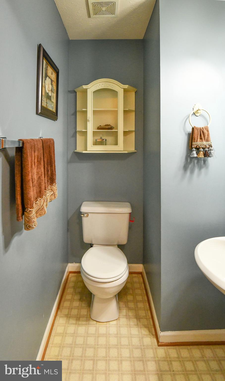 7104 Friendship Road Clinton, MD 20735 - Photo 25 of 29 Powder room main level