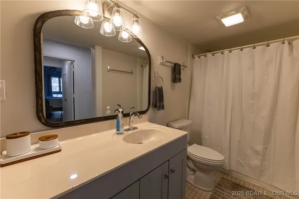 $669,000 | 41 Walkers Cay Drive, Osage Beach, MO 65065