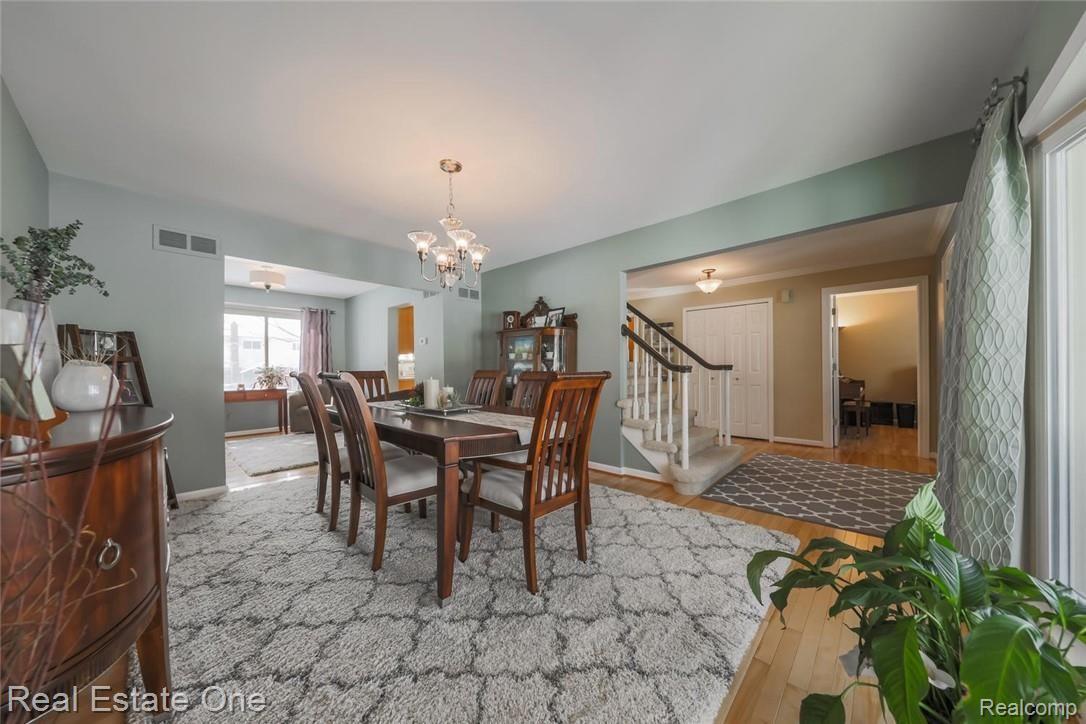 698 Abbey Court Rochester, MI 48307 - Photo 7 of 54 7-Abbey.jpg