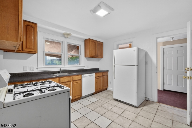 1231 Union Street Linden, NJ 07036 - Photo 9 of 32