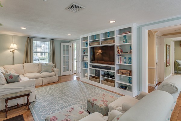 20 Pine Ridge Road Reading, MA 01867 - Photo 6 of 28 Gallery Image 6