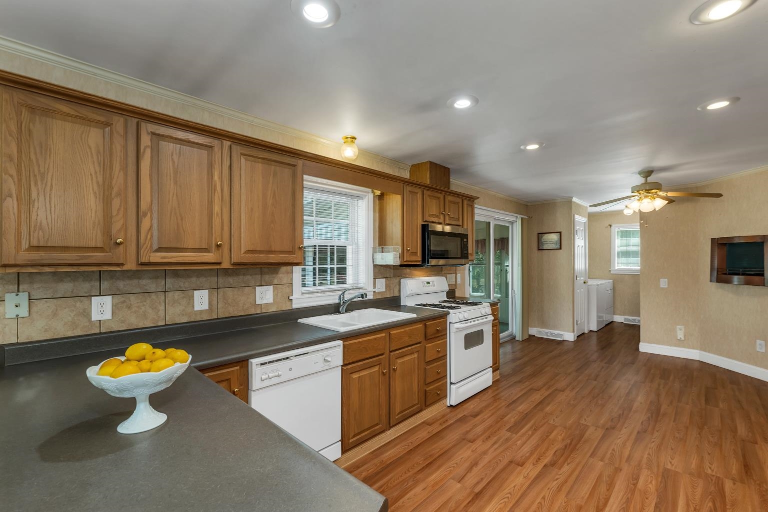 46 Moose Pond Terrace Hooksett, NH 03106 - Photo 6 of 29