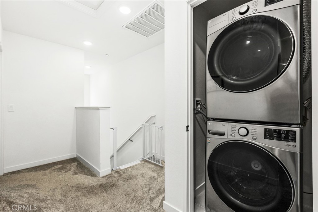 35111 Rangpur Lane Fallbrook, CA 92028 - Photo 26 of 40 Laundry area