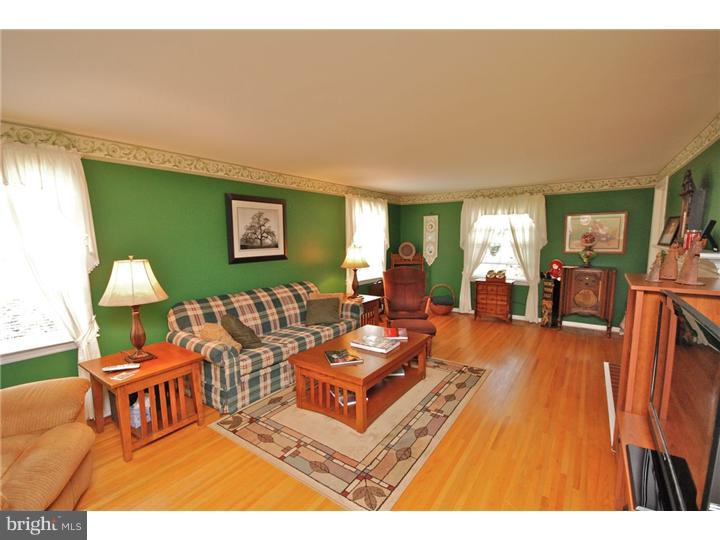 116 Iron Master Road Cherry Hill, NJ 08034 - Photo 4 of 25 Living Room