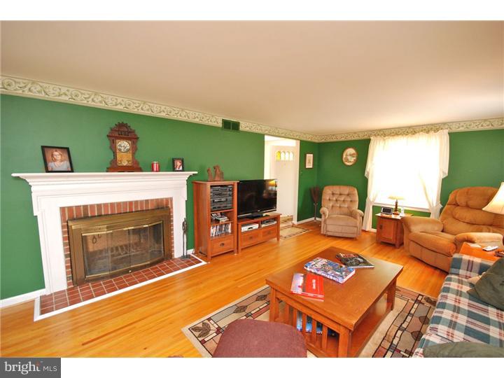 116 Iron Master Road Cherry Hill, NJ 08034 - Photo 5 of 25 Living Room