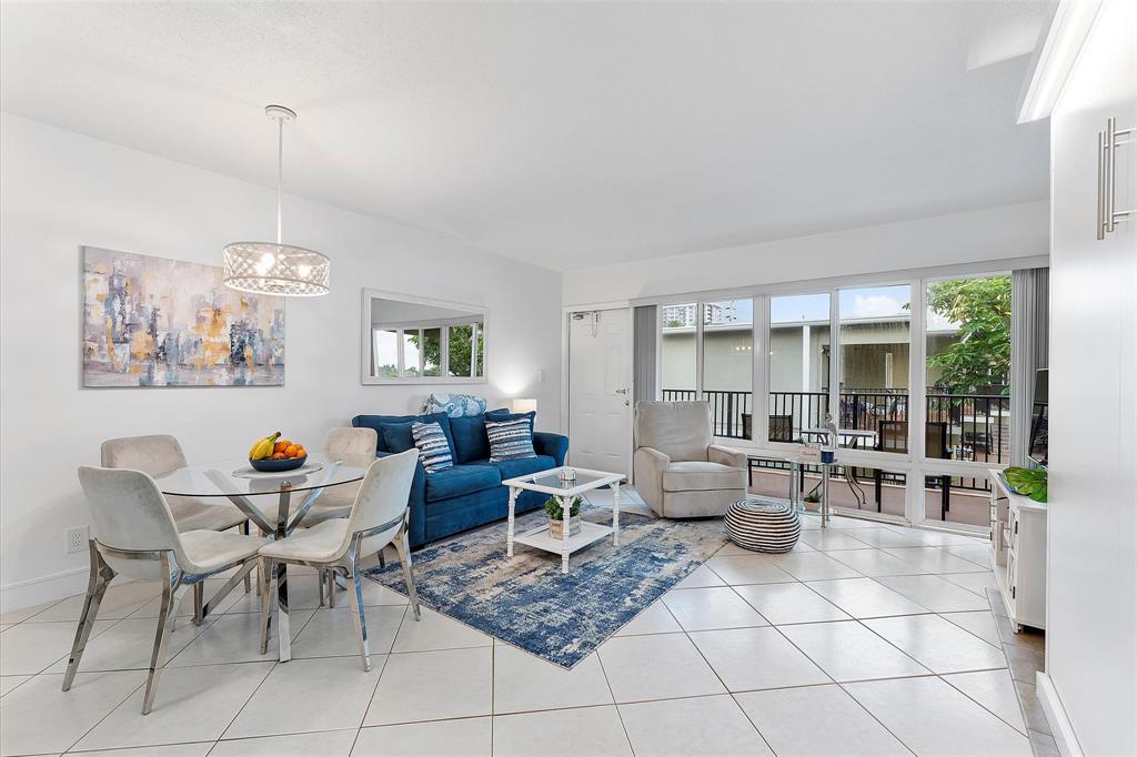 555 North Riverside Drive, Unit 25 Pompano Beach, FL 33062 - Photo 4 of 24 a living room with patio furniture and a potted plant