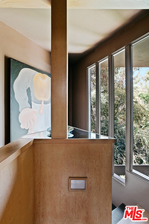 11600 Amanda Drive Studio City, CA 91604 - Photo 14 of 33 a view of a windows and cabinet