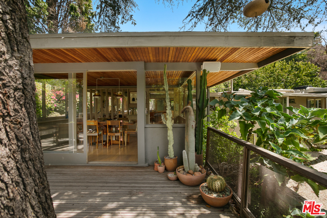 11600 Amanda Drive Studio City, CA 91604 - Photo 22 of 33