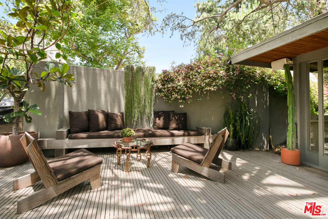 11600 Amanda Drive Studio City, CA 91604 - Photo 24 of 33 a view of a patio with a table and chairs