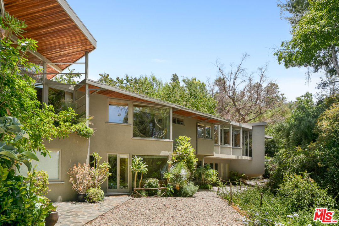 11600 Amanda Drive Studio City, CA 91604 - Photo 27 of 33 a front view of a house with plants