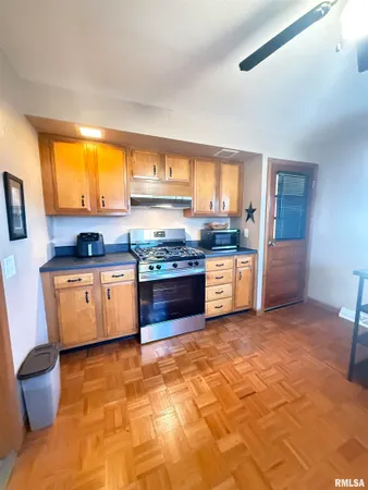 $94,000 | 202 North Robinson Street, Lewistown, IL 61542