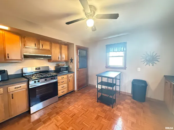 $94,000 | 202 North Robinson Street, Lewistown, IL 61542