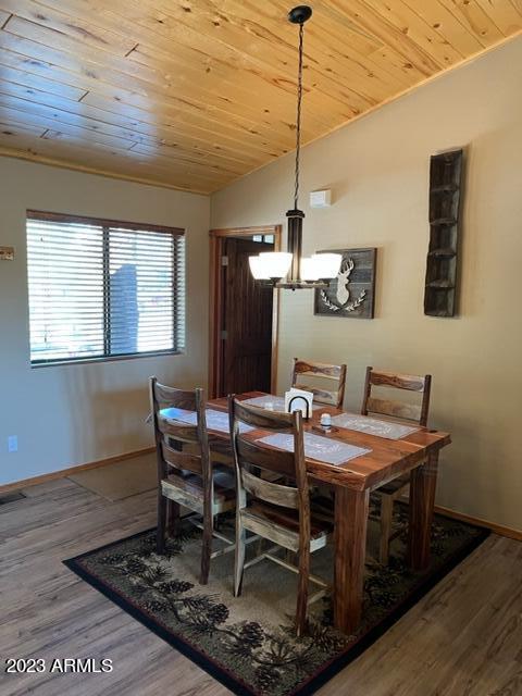 2670 Lodge Loop Overgaard, AZ 85933 - Photo 3 of 20 Dining
