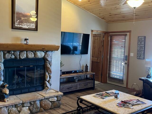 2670 Lodge Loop Overgaard, AZ 85933 - Photo 4 of 20 Living Room 2