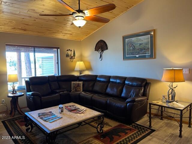 2670 Lodge Loop Overgaard, AZ 85933 - Photo 5 of 20 Living 4