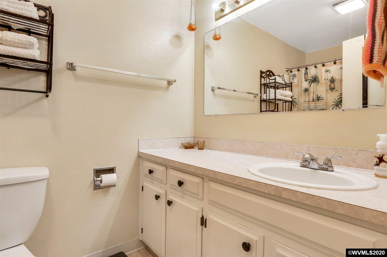 3756 Auburn Road Northeast Salem, OR 97301 - Photo 18 of 23 Gallery Image 18