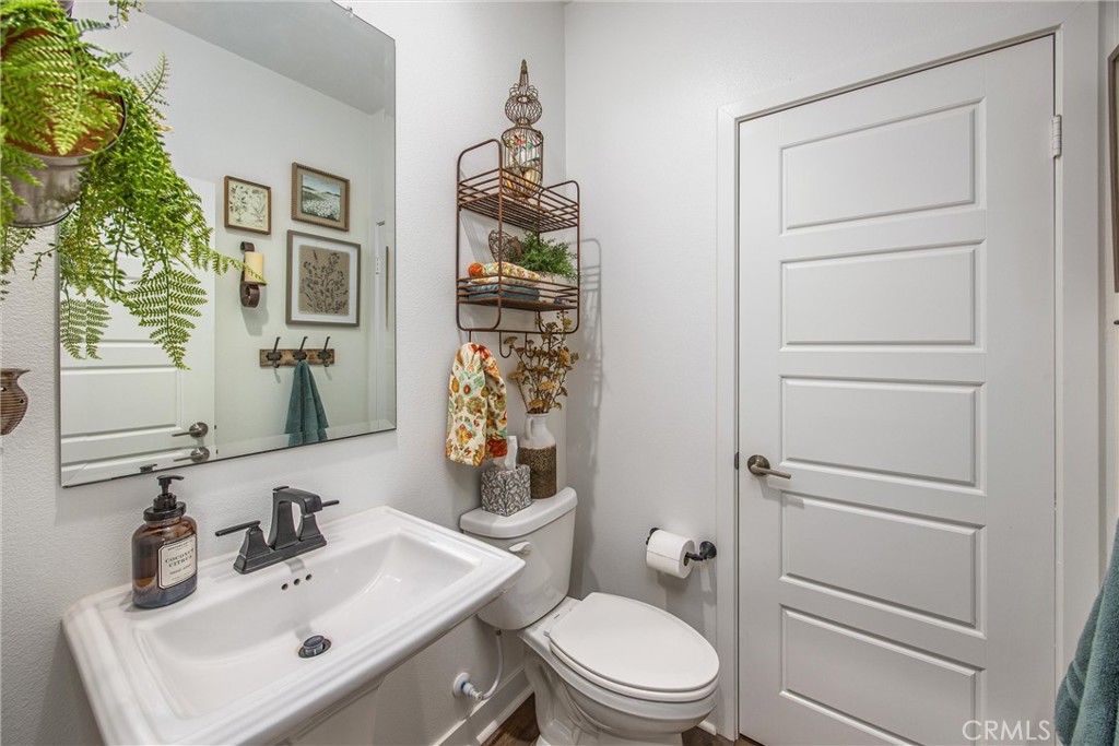 5806 Dragonfly Street Banning, CA 92220 - Photo 13 of 40 a bathroom with a toilet sink vanity and mirror