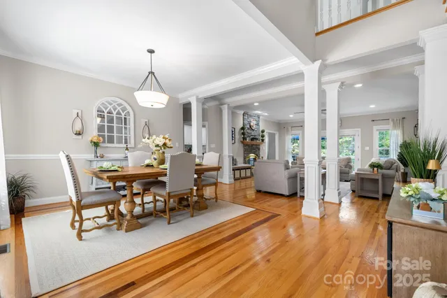 a view of a livingroom and dining room