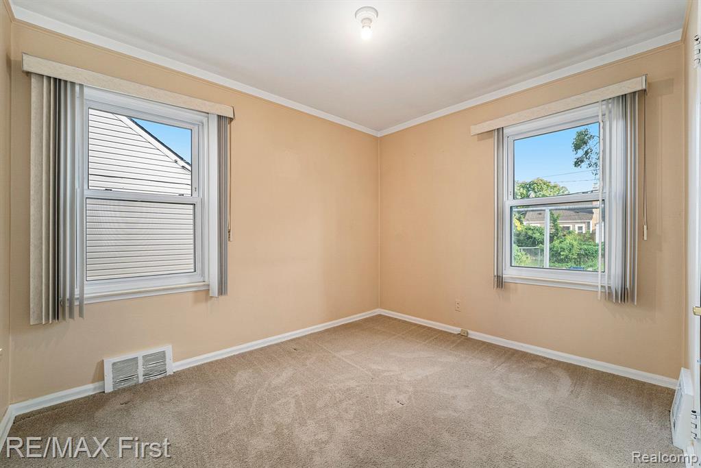 1371 Eaton Road Berkley, MI 48072 - Photo 13 of 19