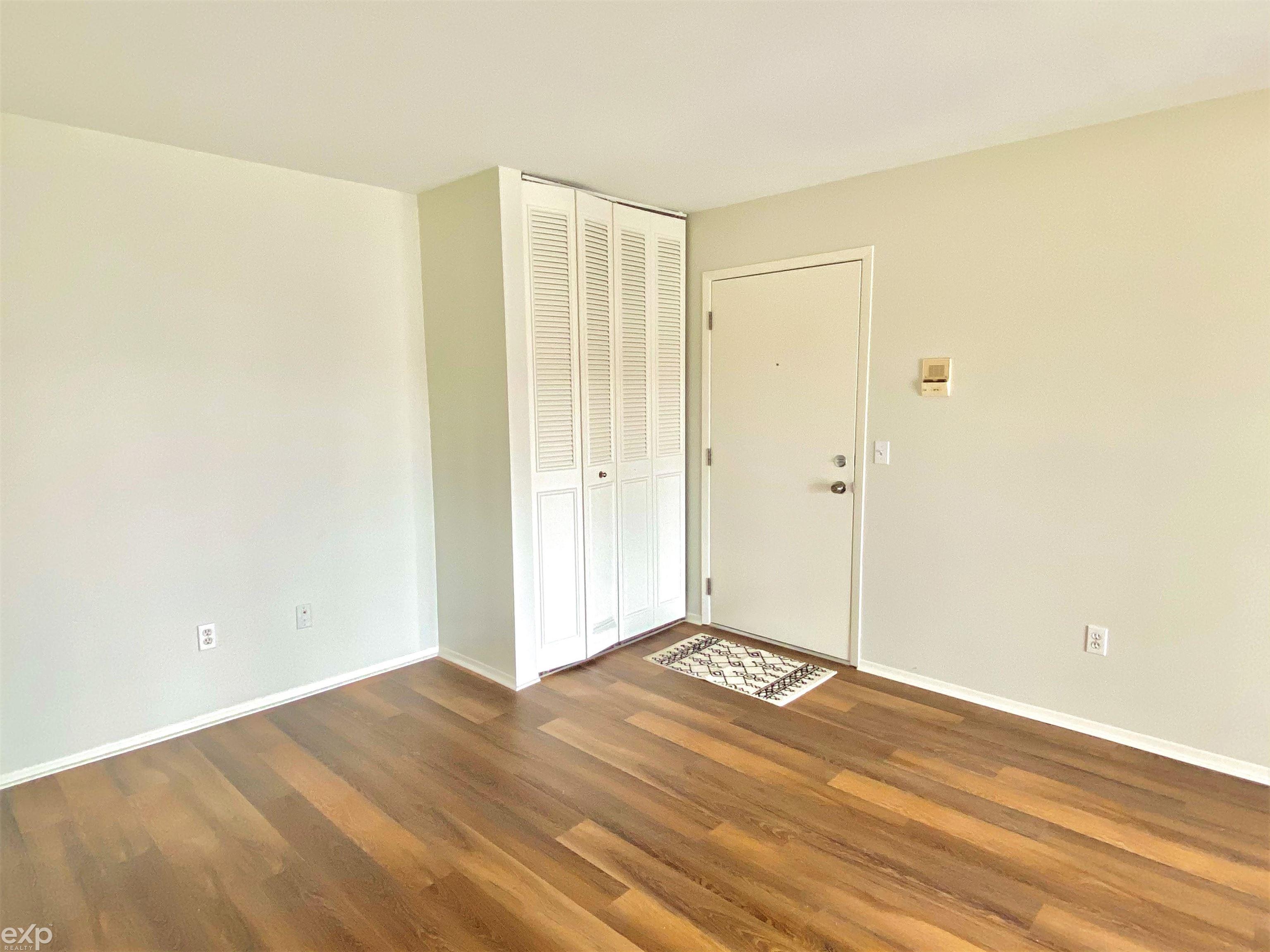 424 Baldwin Avenue Rochester, MI 48307 - Photo 2 of 15 50108540-1.JPG