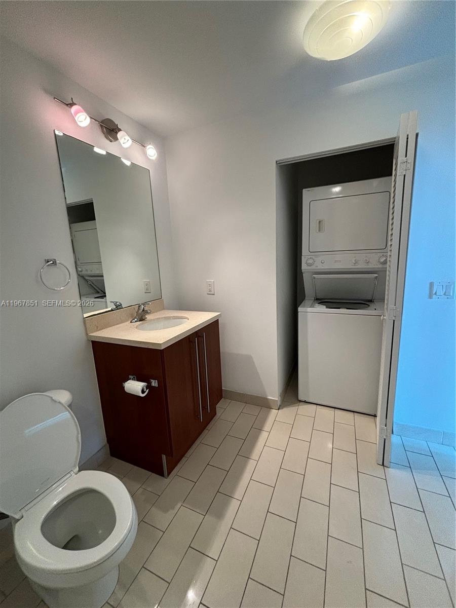 79 Southwest 12th Street, Unit 2703S Miami, FL 33130 - Photo 26 of 61 a bathroom with a sink a toilet and mirror