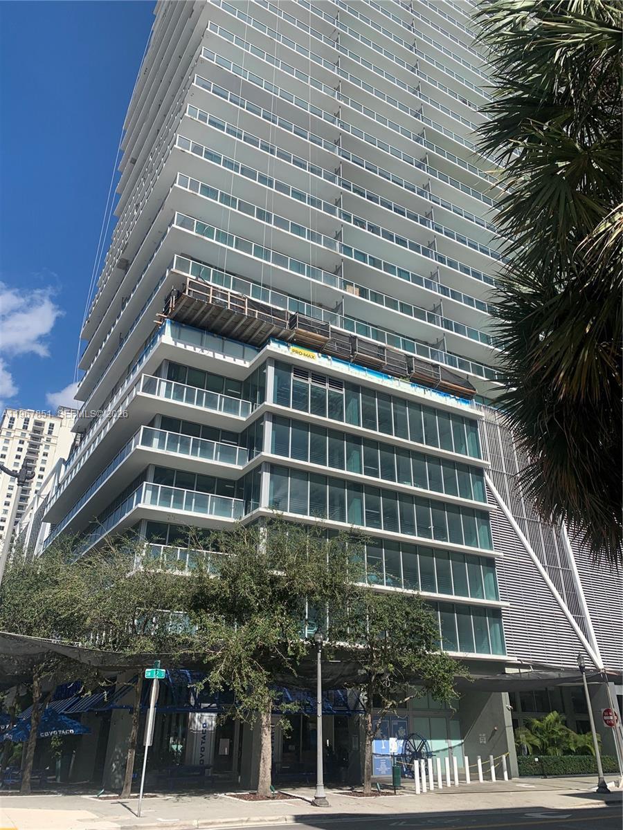 79 Southwest 12th Street, Unit 2703S Miami, FL 33130 - Photo 29 of 61 front view of a building