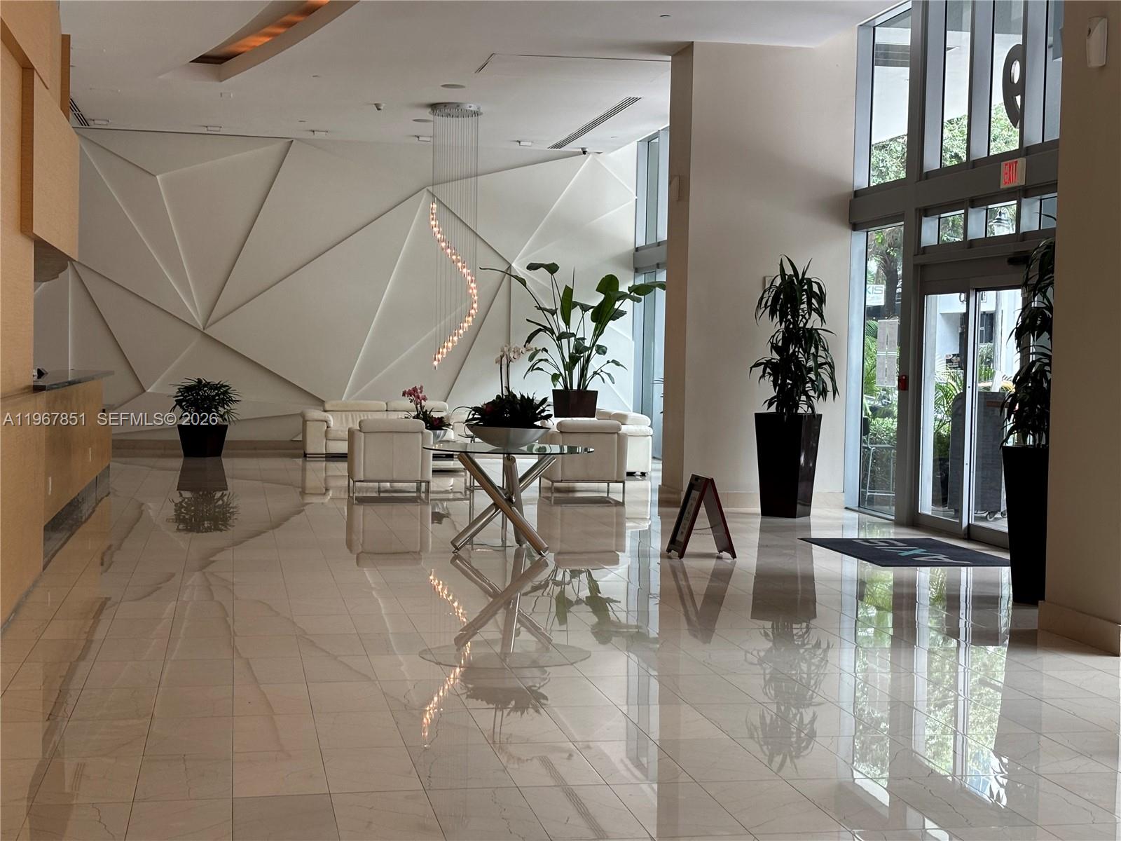 79 Southwest 12th Street, Unit 2703S Miami, FL 33130 - Photo 4 of 61 a dining room with table and chairs