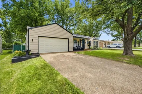 $324,997 | 8207 Barkley Street, Overland Park, KS 66204
