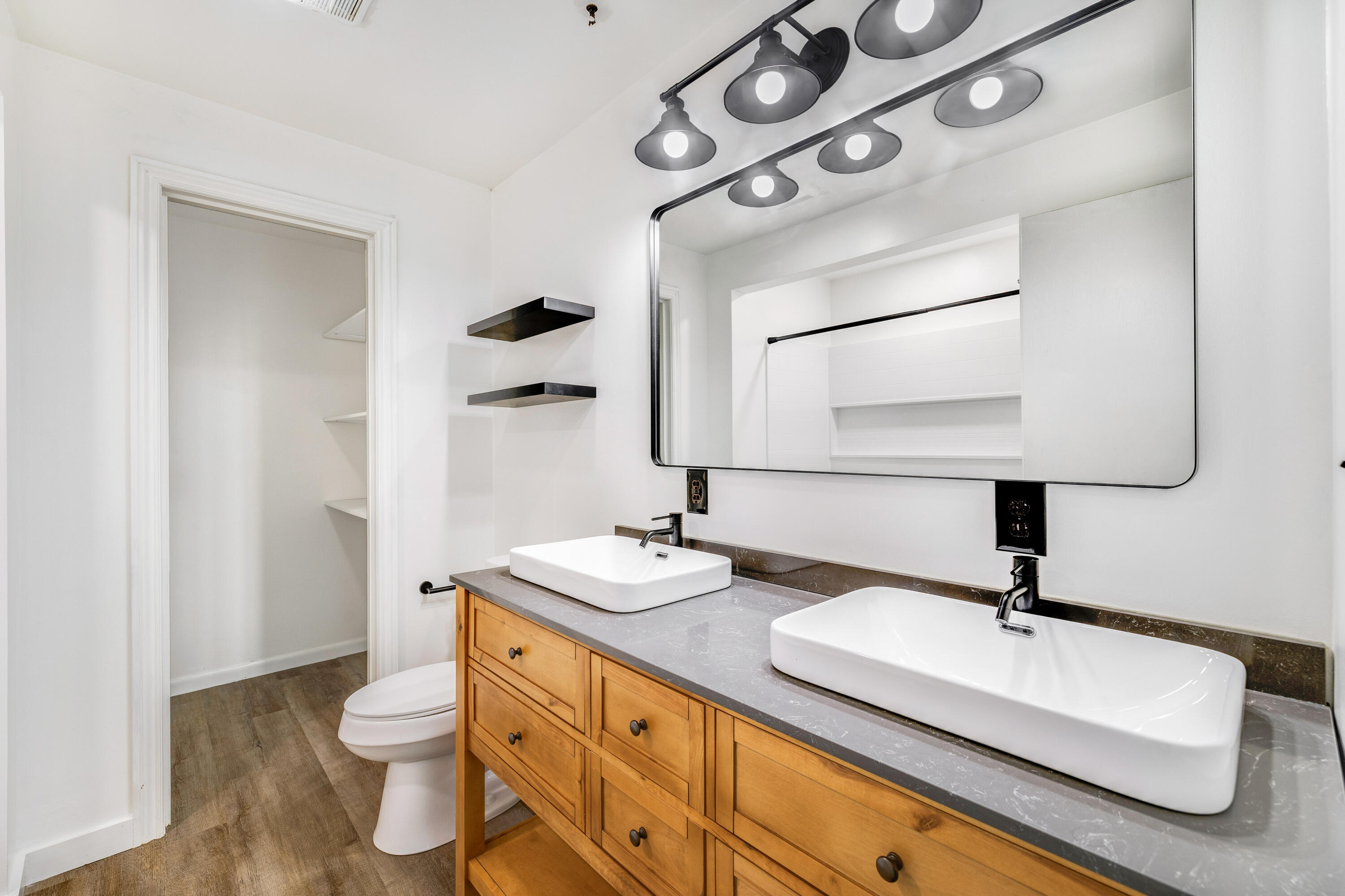 N6498 Orchard Heights Road Richmond, WI 53115 - Photo 8 of 20 9-14