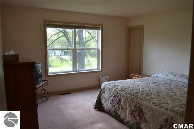 8605 Coolidge Road Farwell, MI 48622 - Photo 7 of 17 1770618-6.JPG