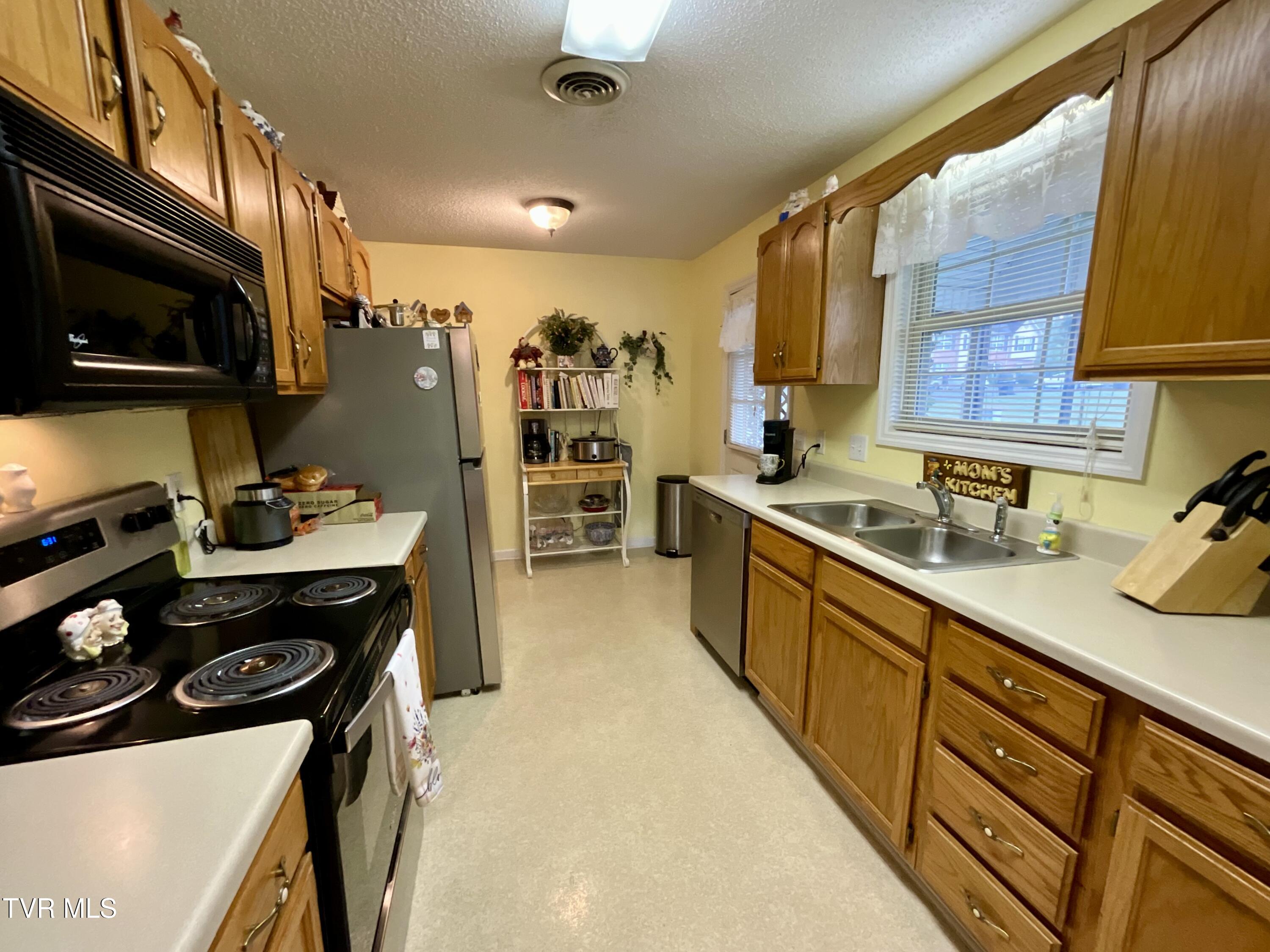 254 Booher Road, Unit B1 Bristol, TN 37620 - Photo 11 of 30 IMG_3271