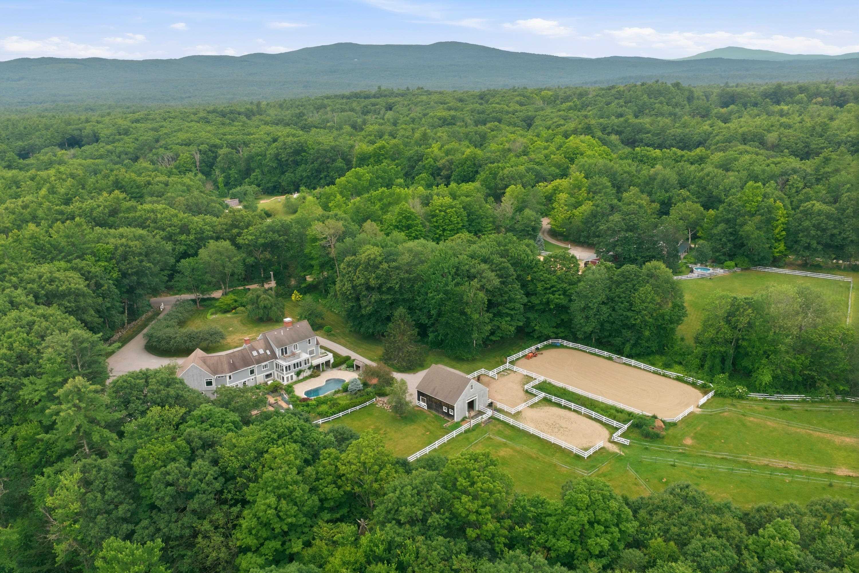 428 Clark Hill Road New Boston, NH 03070 - Photo 5 of 34