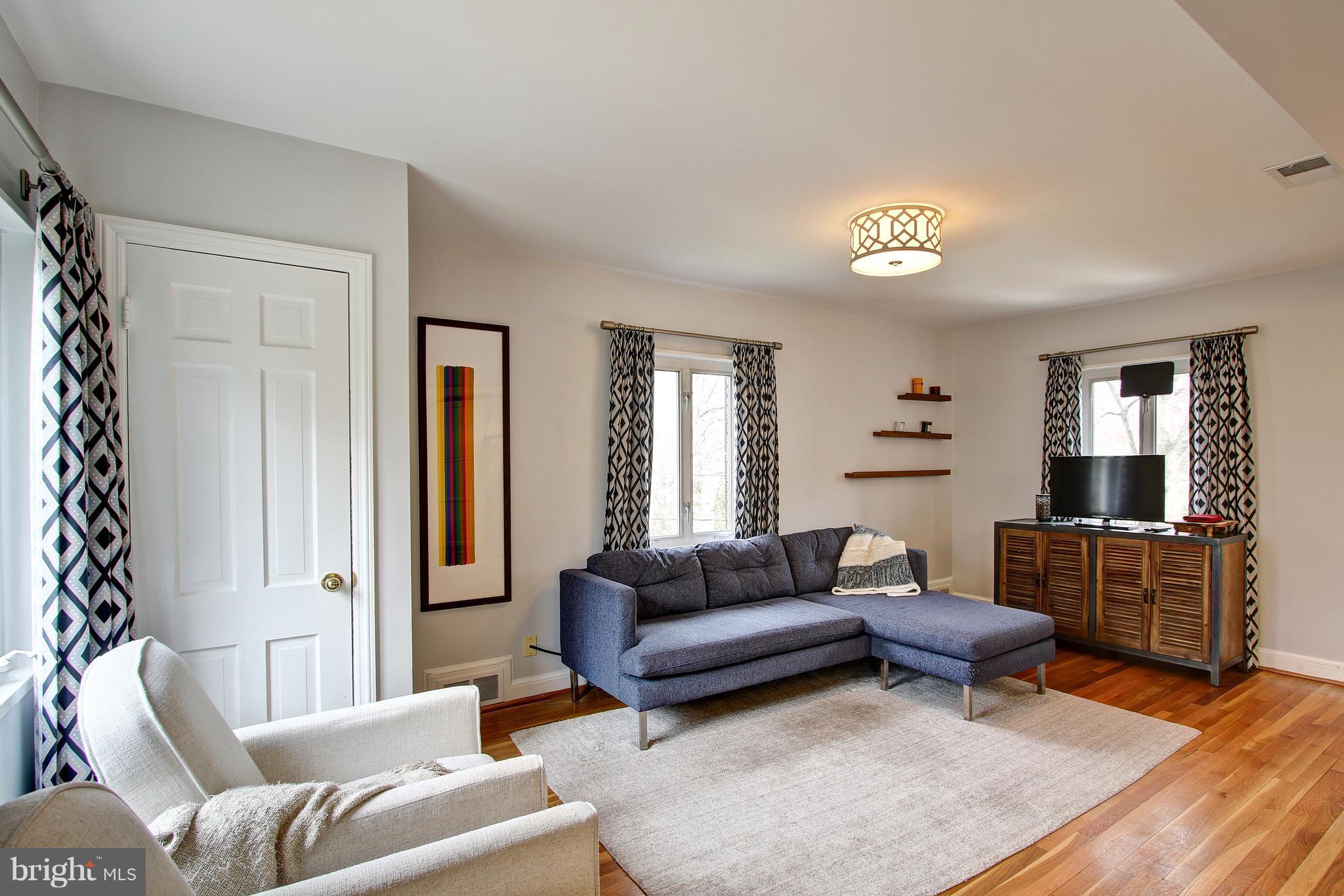 5913 Cranston Road Bethesda, MD 20816 - Photo 14 of 29 FAMILY ROOM OPEN TO KITCHEN