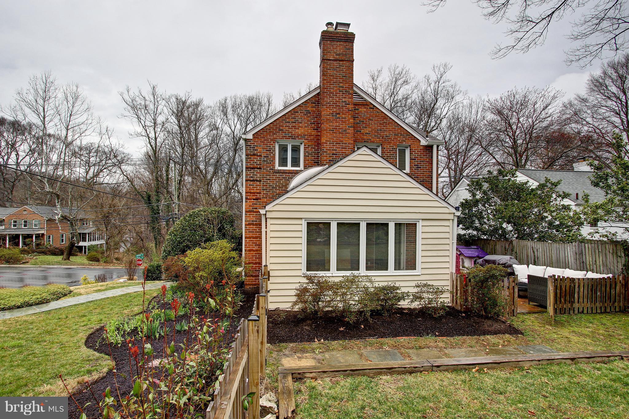 5913 Cranston Road Bethesda, MD 20816 - Photo 3 of 29 2 LARGE LEVEL SIDE YARDS