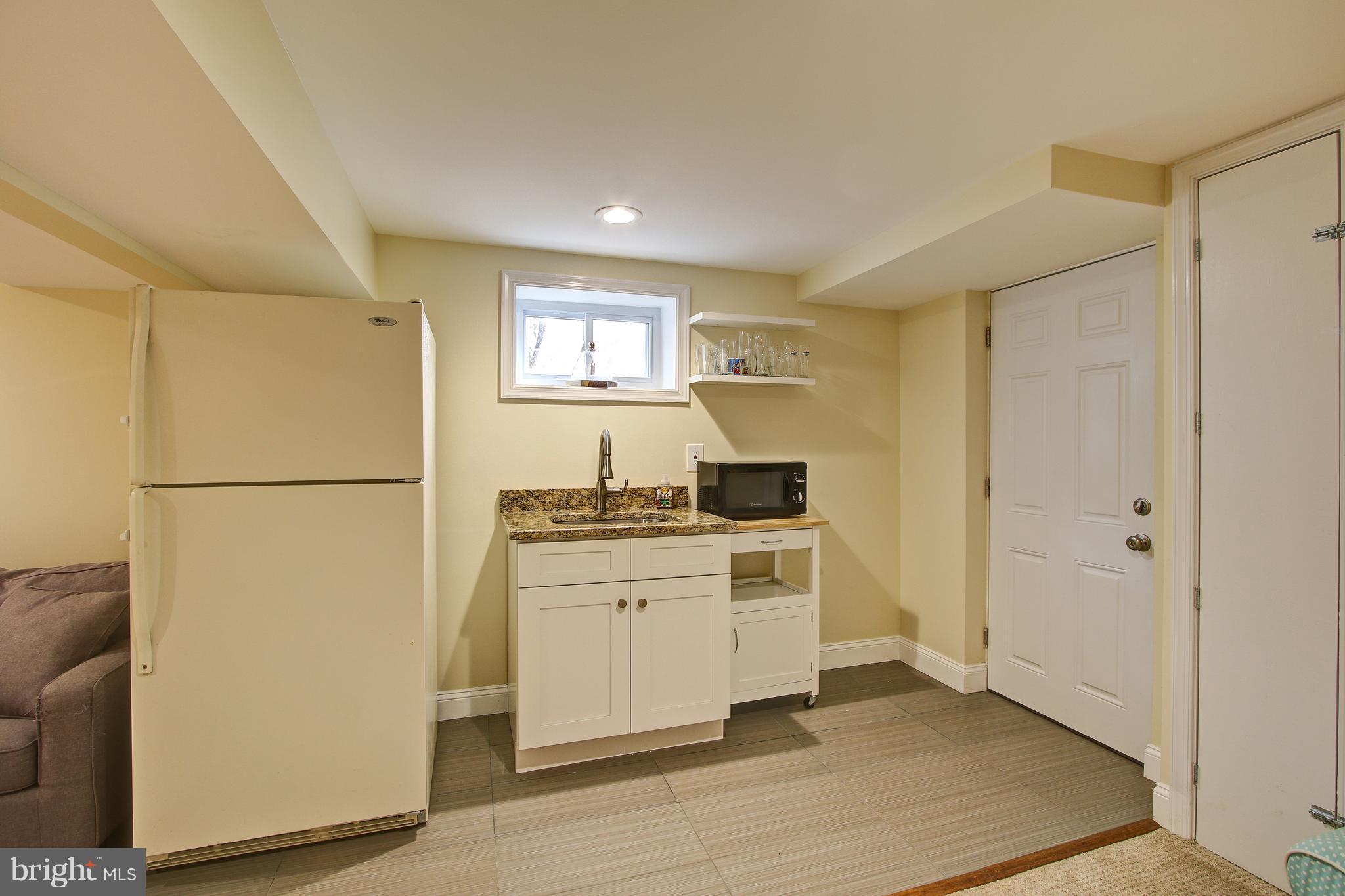 5913 Cranston Road Bethesda, MD 20816 - Photo 22 of 29 LOWER LEVEL KITCHENETTE