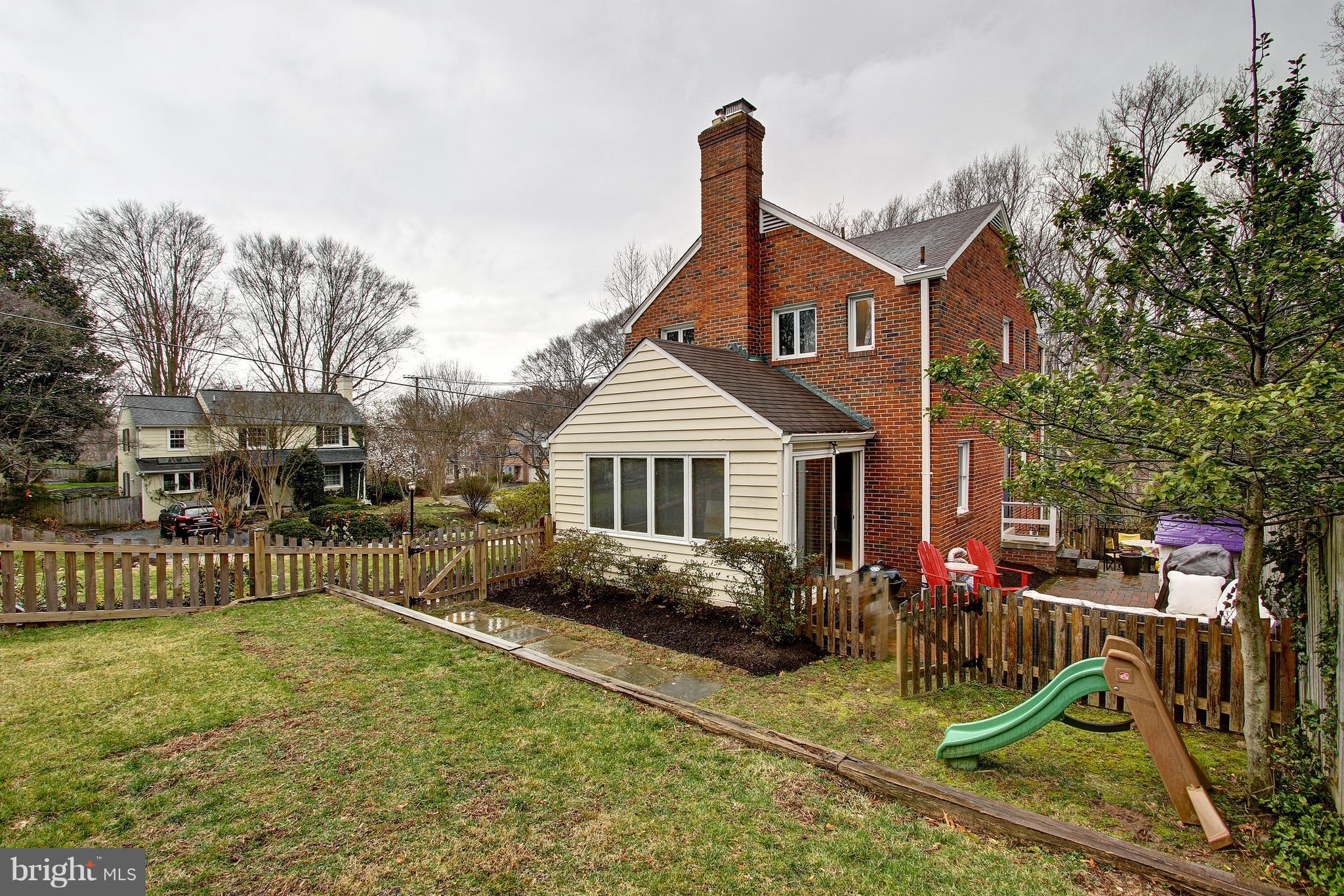 5913 Cranston Road Bethesda, MD 20816 - Photo 29 of 29 LARGE SIDE YARD