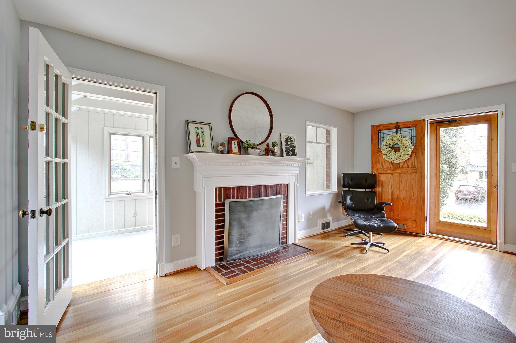 5913 Cranston Road Bethesda, MD 20816 - Photo 5 of 29 Living Room