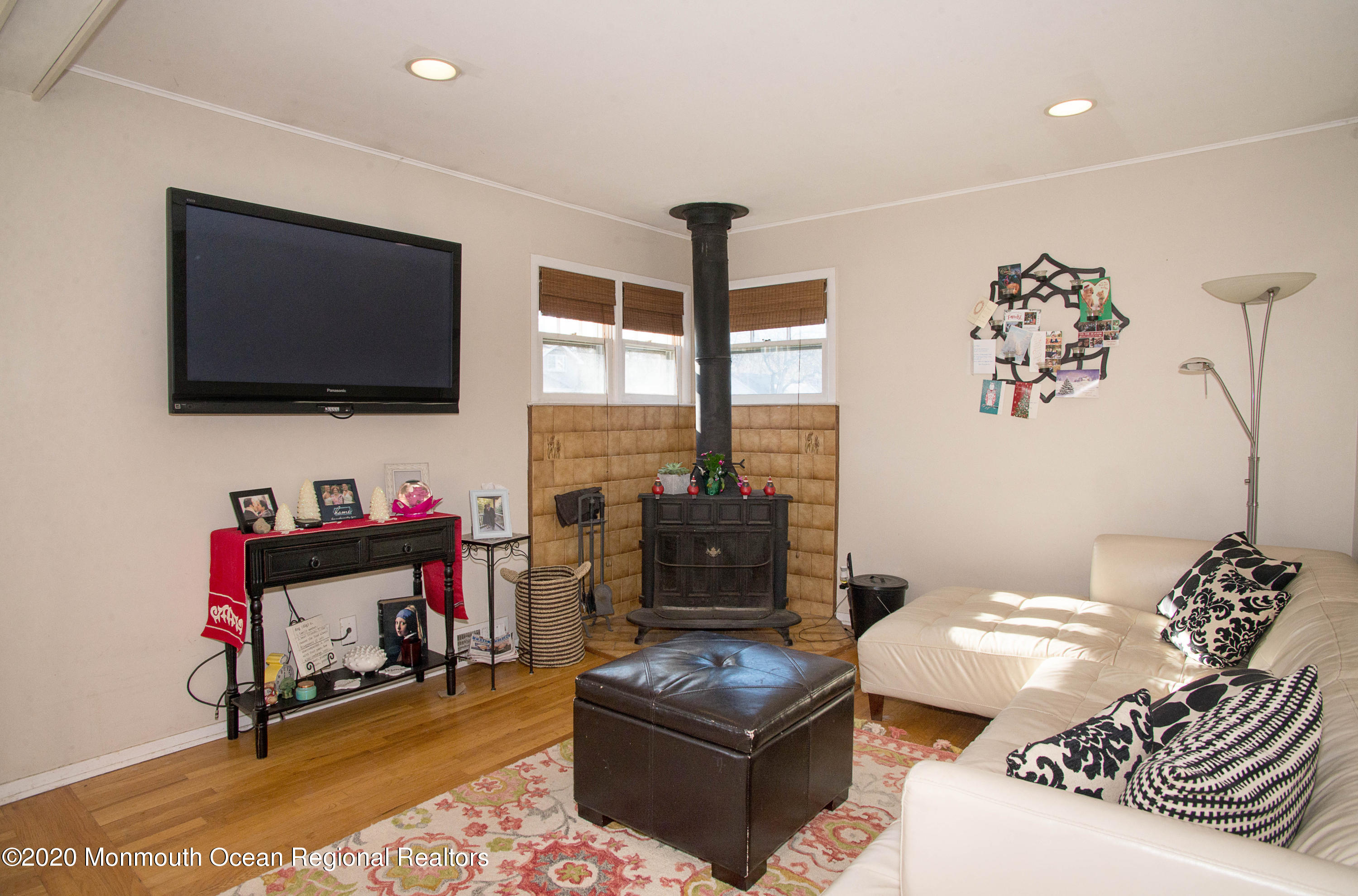 309 Wilson Road Neptune Township, NJ 07753 - Photo 6 of 26 _RMJ5097 living room