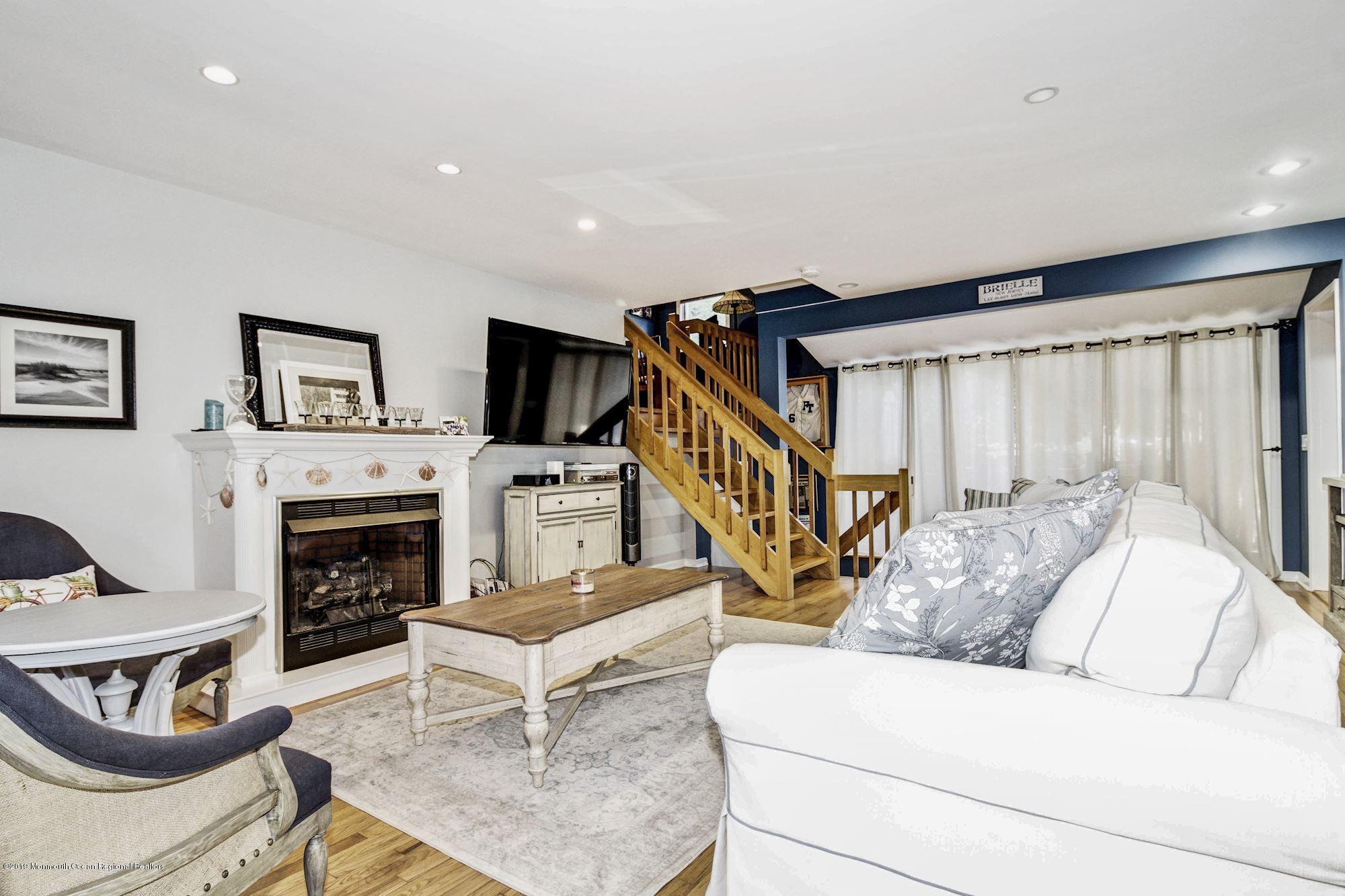 904 Riverview Drive Brielle, NJ 08730 - Photo 6 of 25 Large Family Room