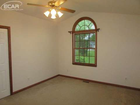 2095 Reid Road Flint, MI 48507 - Photo 13 of 18 20440744-12.JPG