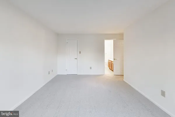 $2,600 | 5707 Brewer House Circle, Unit T2, Rockville, MD 20852