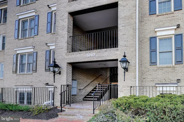 $2,600 | 5707 Brewer House Circle, Unit T2, Rockville, MD 20852