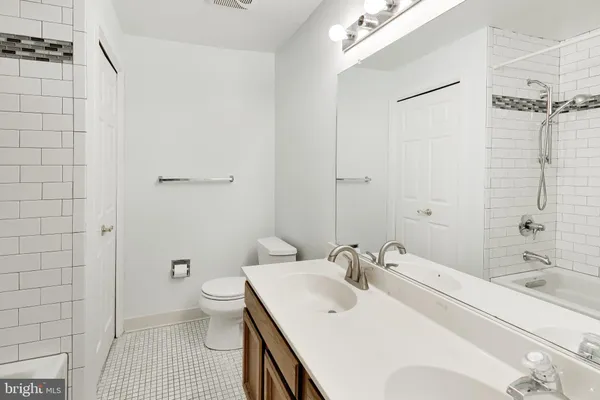 $2,600 | 5707 Brewer House Circle, Unit T2, Rockville, MD 20852