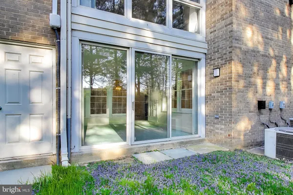 $2,600 | 5707 Brewer House Circle, Unit T2, Rockville, MD 20852