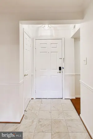 $2,600 | 5707 Brewer House Circle, Unit T2, Rockville, MD 20852